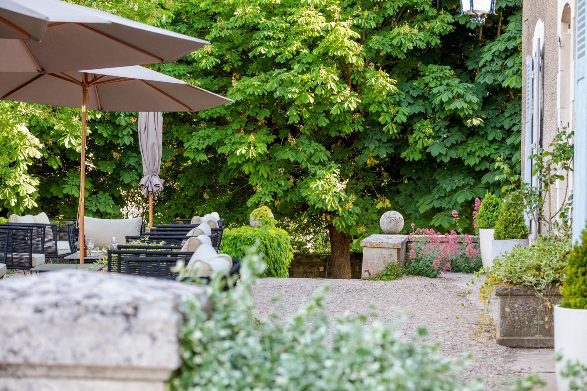 Hotel Restaurant De La Poste & Du Lion D'Or Vezelay Exterior photo