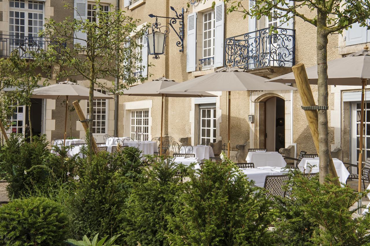 Hotel Restaurant De La Poste & Du Lion D'Or Vezelay Exterior photo