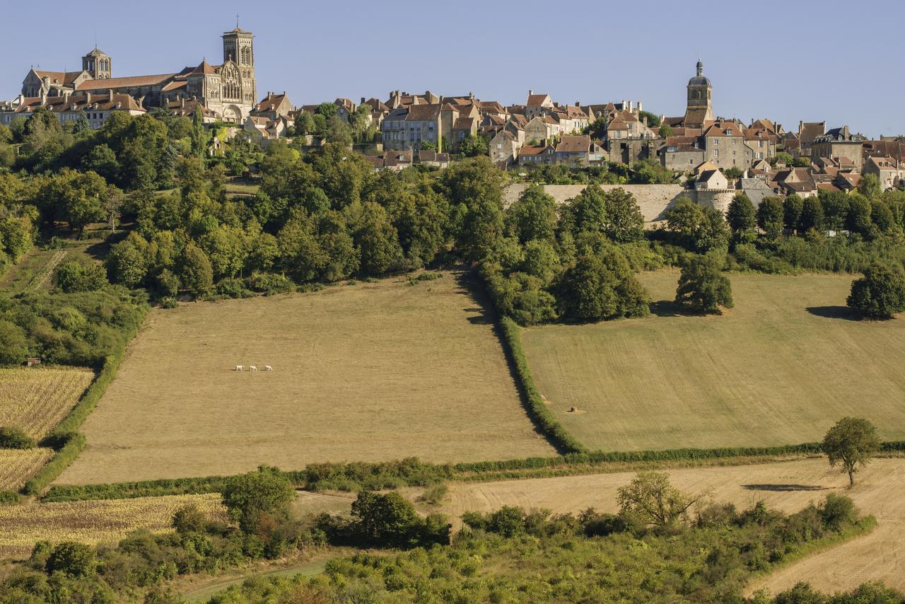 Hotel Restaurant De La Poste & Du Lion D'Or Vezelay Exterior photo